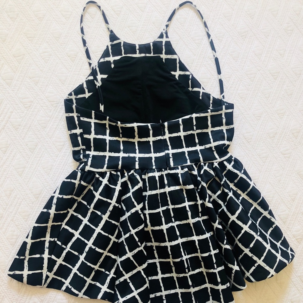 Halter grid pattern top - Picture 4 of 6